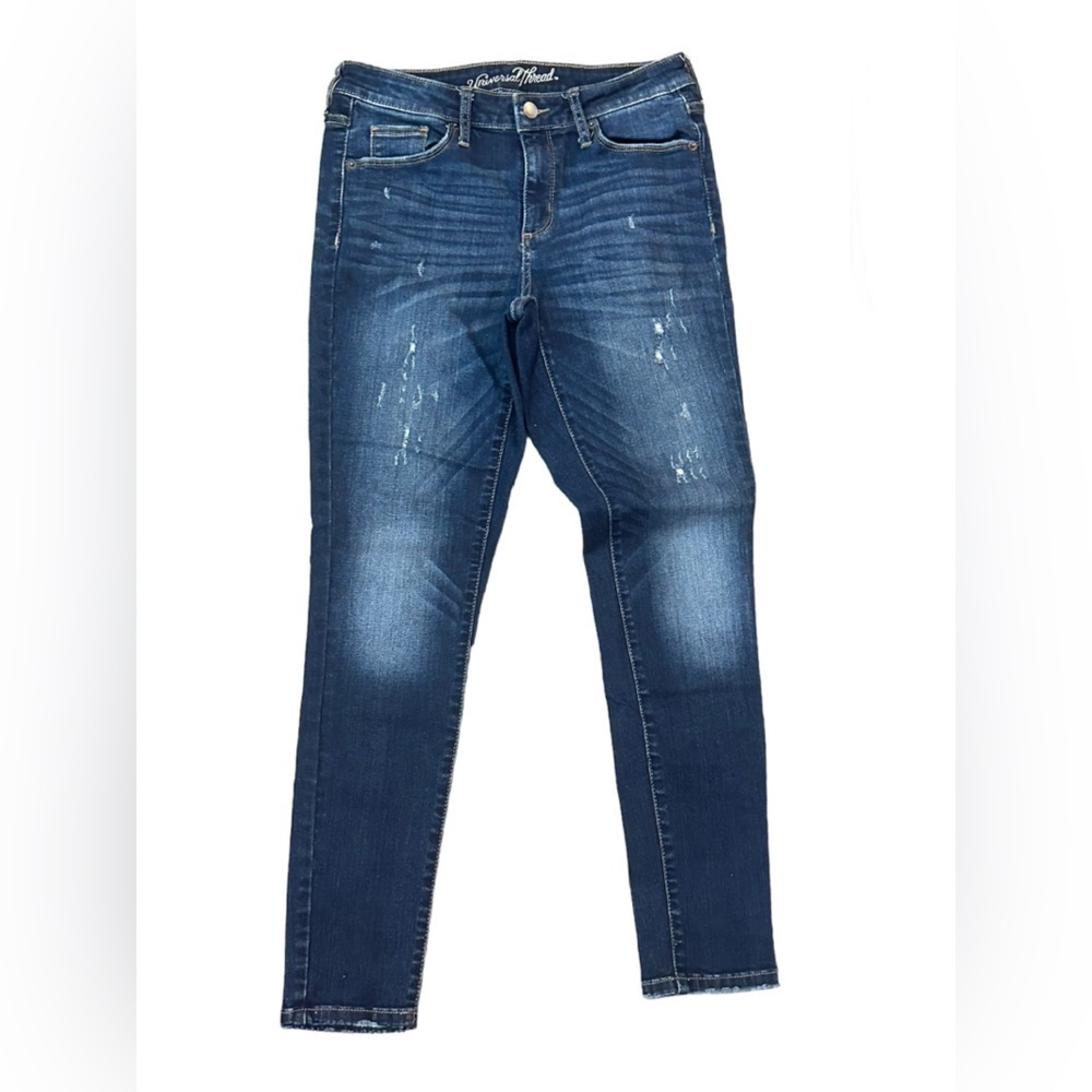 UNIVERSAL THREADS size 4/27 blue jeans with light distressing and whitewashing